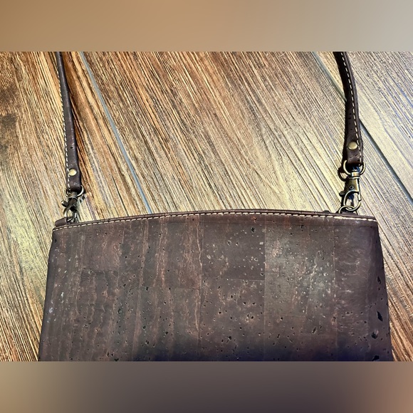Cork crossbody. Brown & tan. - Picture 5 of 11